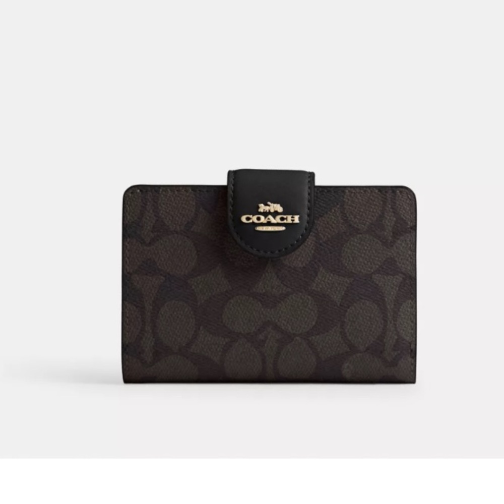 NWOT Coach Medium Corner Zip Wallet